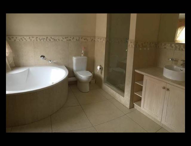 3 BEDROOM APARTMENT FOR SALE IN JEFFREYS BAY CENTRAL